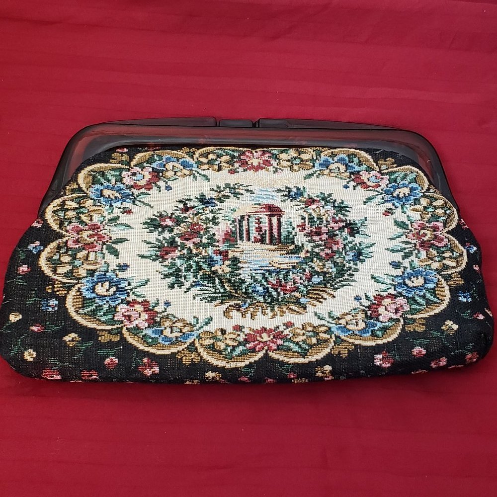 🍁Vintage tapestry Clutch Purse with Lucite Frame Opening.